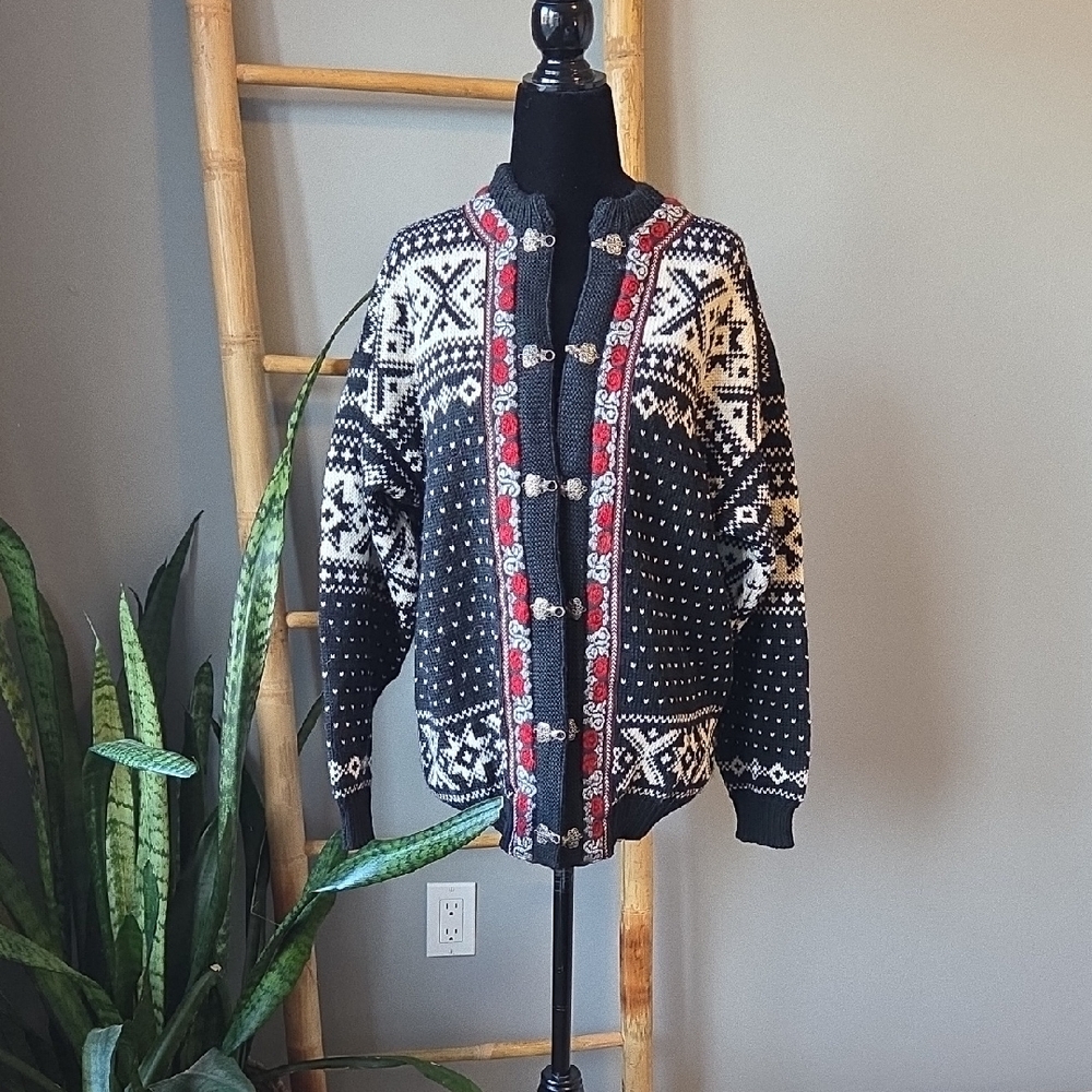 VOSS Nordic Cardigan with Red Accents